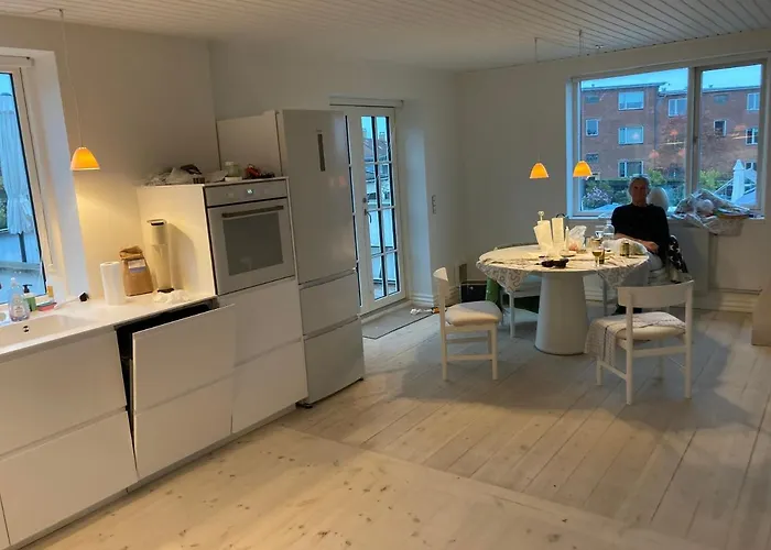 Stor Lys Lejlighed Med Terrasse Og Altan
